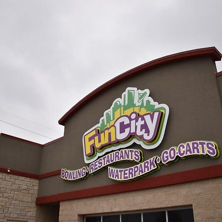 Fun City Resort Hotel バーリントン エクステリア 写真